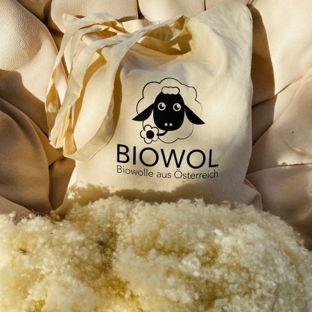 (Bild für) Bio-Wollkügelchen (kbT) als Füllmaterial - 300g in Baumwolltasche