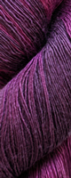 (Bild für) Atelier Zitron Traumseide handgefärbt 100g : 145 Fog (beere dunkel)